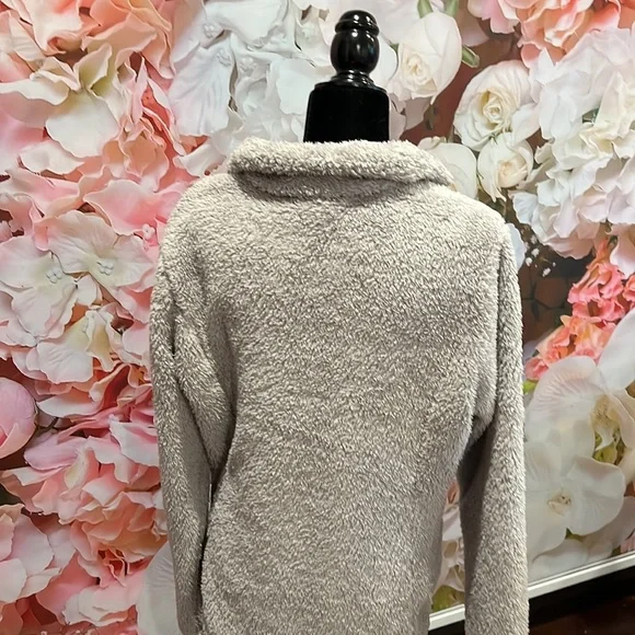 Patagonia Women's Cozy Quarter-Zip Fleece Sweater in Light Taupe - Picture 2 of 3